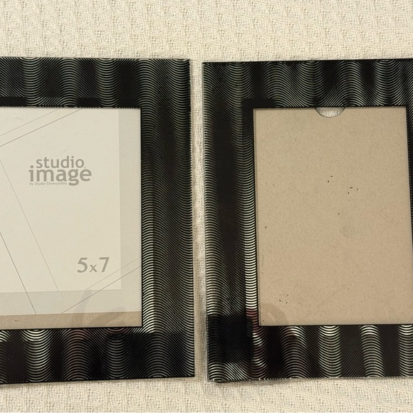 Black Wave Pattern Picture Frame Set - Picture 3 of 4